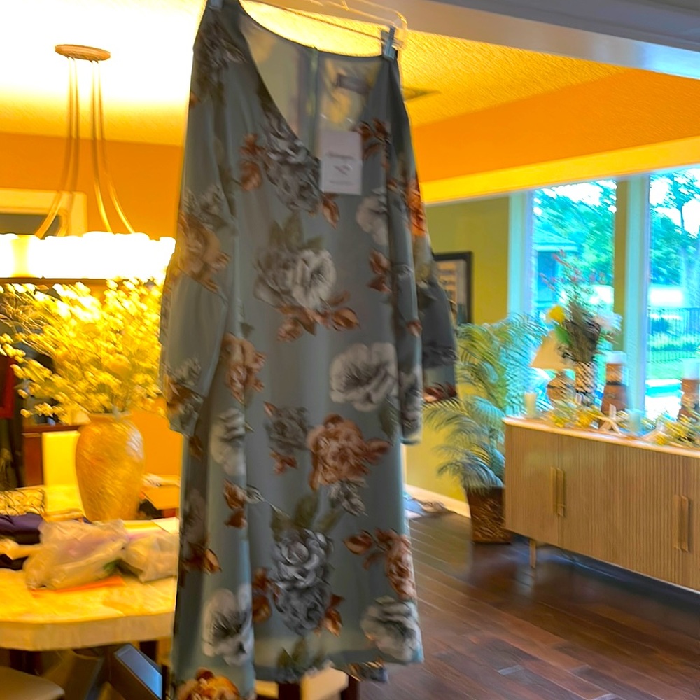 Cute light green flowered dress never worn